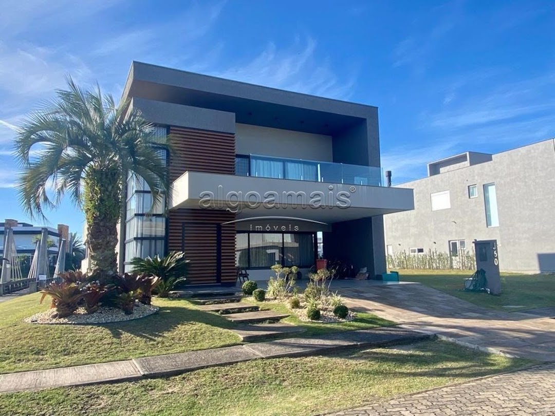 Casa de Condomínio à venda com 4 quartos, 320m² - Foto 1