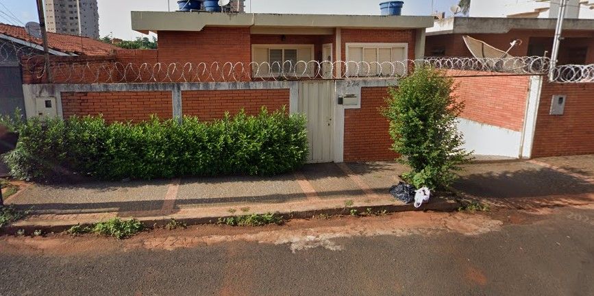 Casa à venda e aluguel com 4 quartos, 270m² - Foto 1