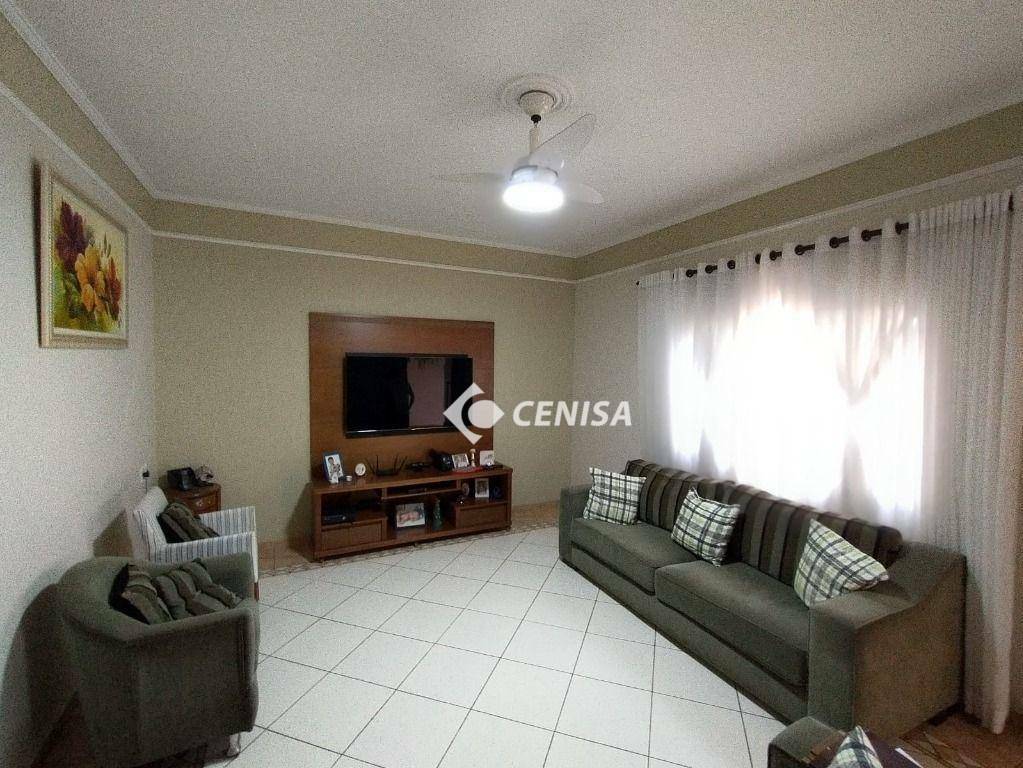 Casa à venda com 3 quartos, 198m² - Foto 1