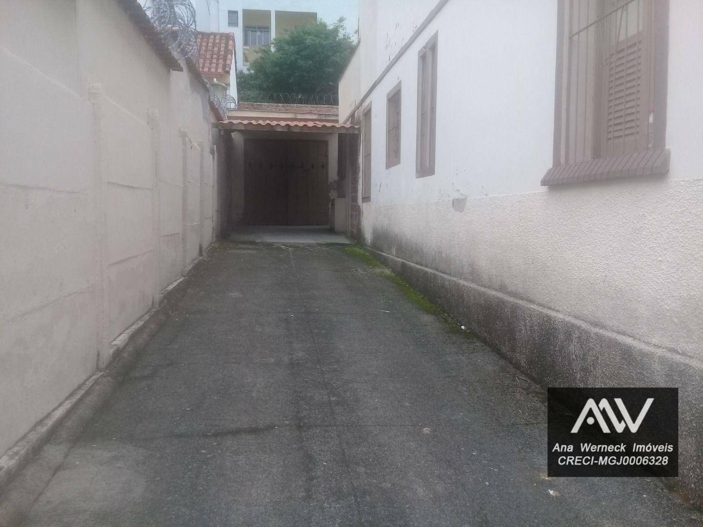 Casa à venda com 10 quartos, 200m² - Foto 3