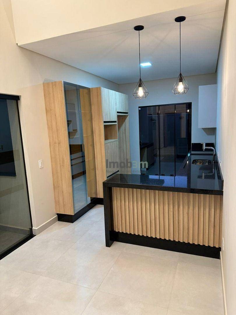 Casa à venda com 3 quartos, 81m² - Foto 4