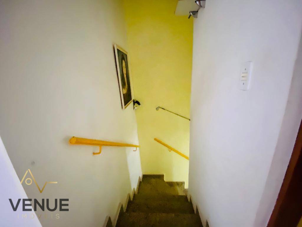 Sobrado à venda com 3 quartos, 180m² - Foto 2