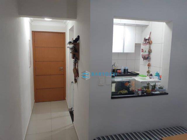 Apartamento à venda com 2 quartos, 70m² - Foto 3