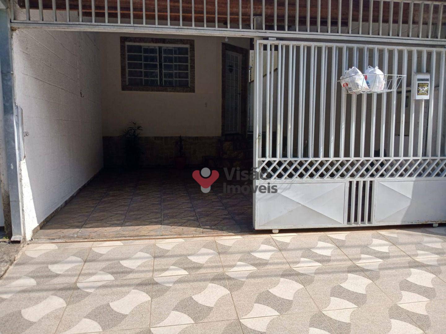 Casa à venda com 2 quartos, 120m² - Foto 2