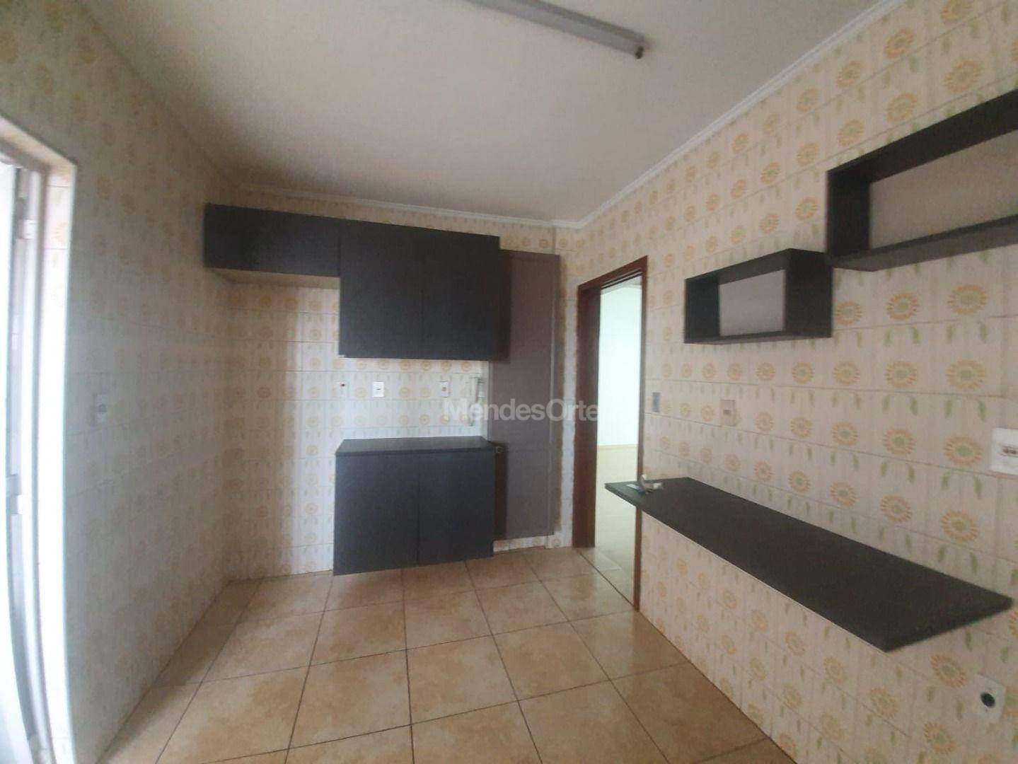 Apartamento para alugar com 3 quartos, 130m² - Foto 11