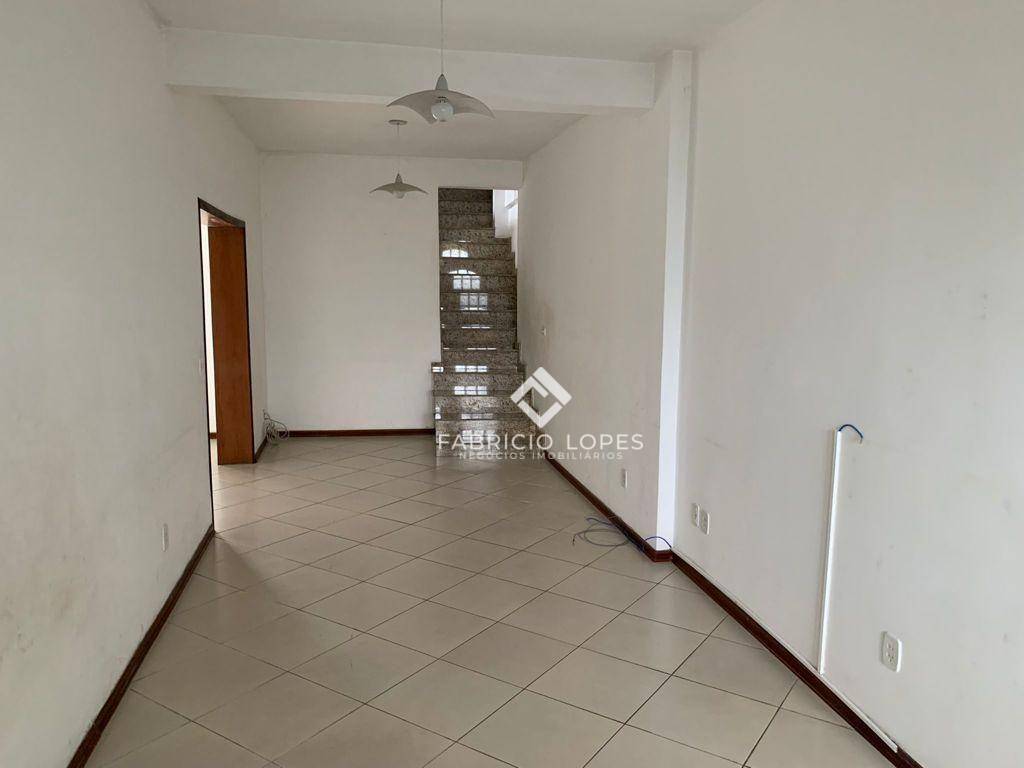 Casa para alugar com 3 quartos, 168m² - Foto 1