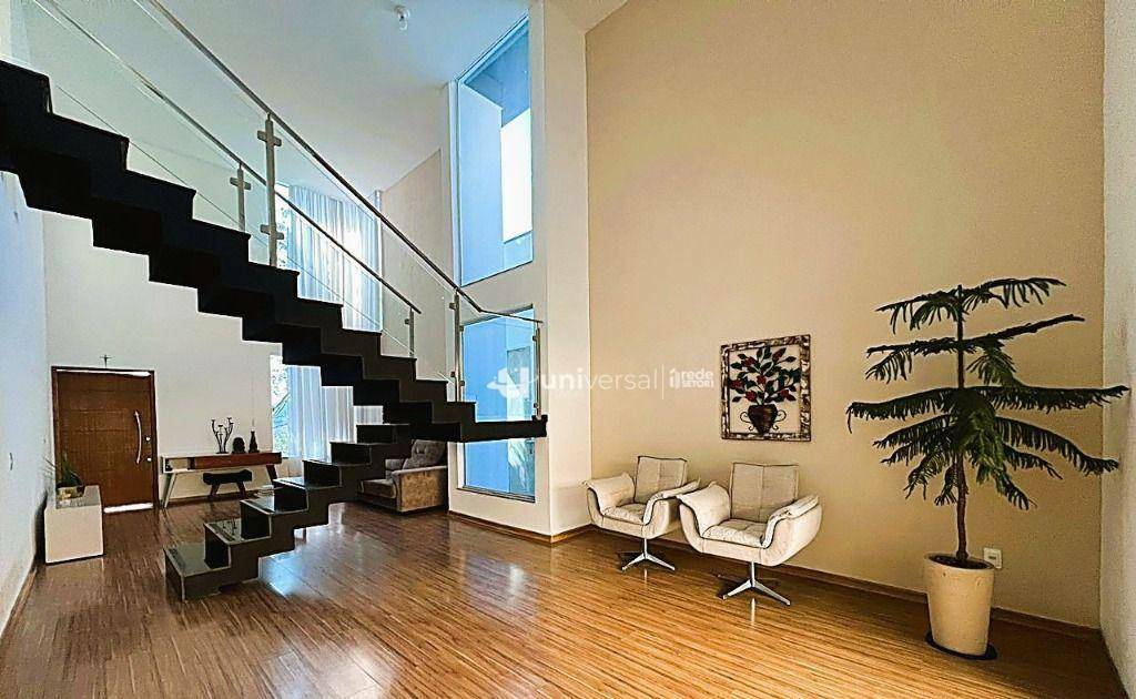Casa de Condomínio à venda com 4 quartos, 289m² - Foto 2