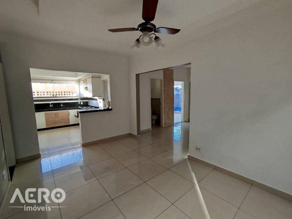 Casa para alugar com 3 quartos, 210m² - Foto 9