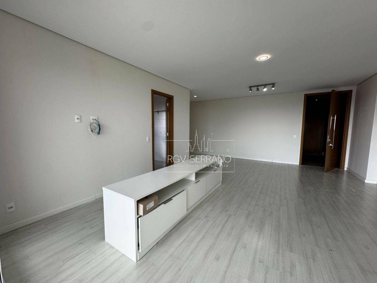 Apartamento para alugar com 3 quartos, 140m² - Foto 3