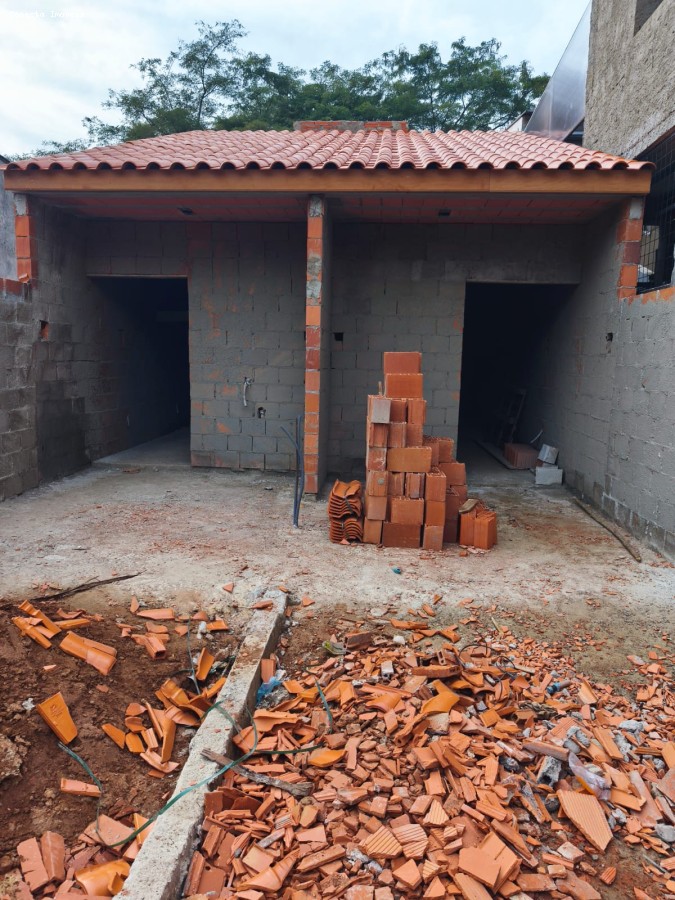 Casa à venda com 1 quarto, 41m² - Foto 2