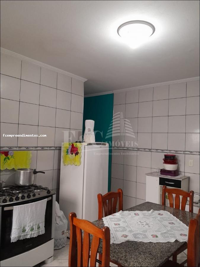 Casa à venda com 2 quartos, 140m² - Foto 1