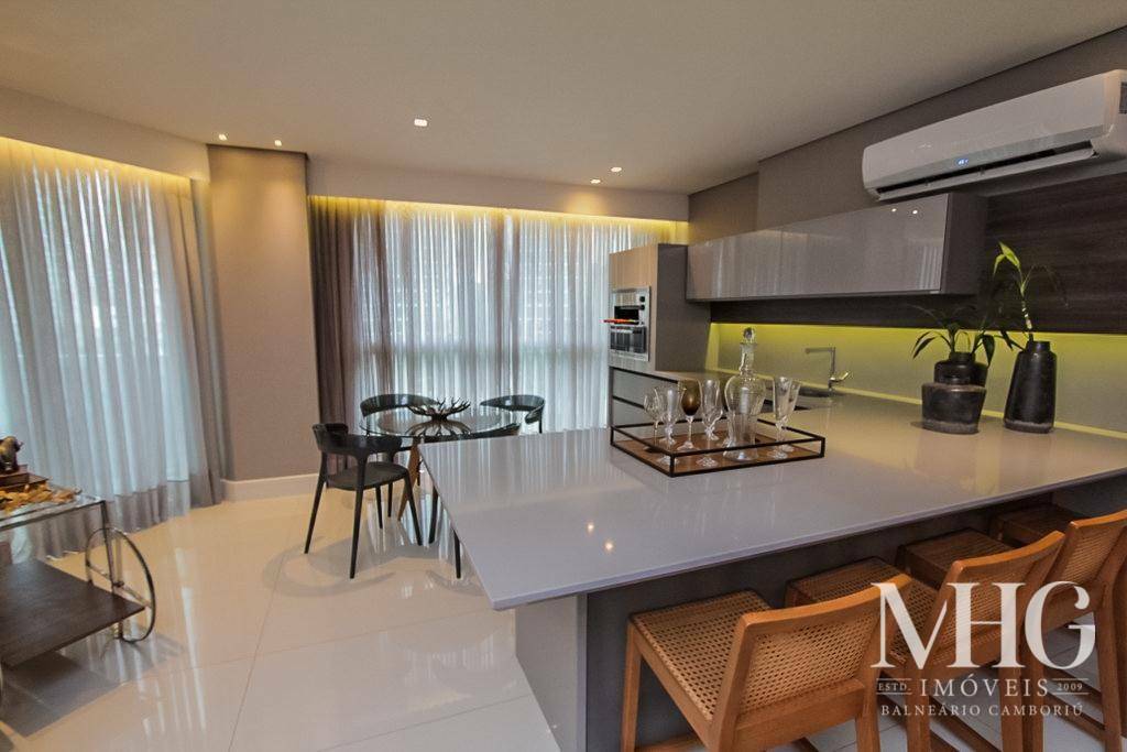 Apartamento à venda com 4 quartos, 207m² - Foto 12