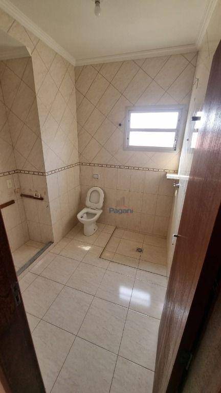 Casa à venda com 5 quartos, 200m² - Foto 2