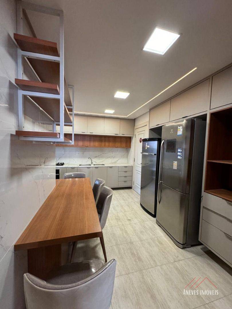 Apartamento à venda com 4 quartos, 200m² - Foto 5