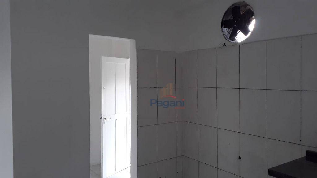 Casa para alugar com 3 quartos, 50m² - Foto 13