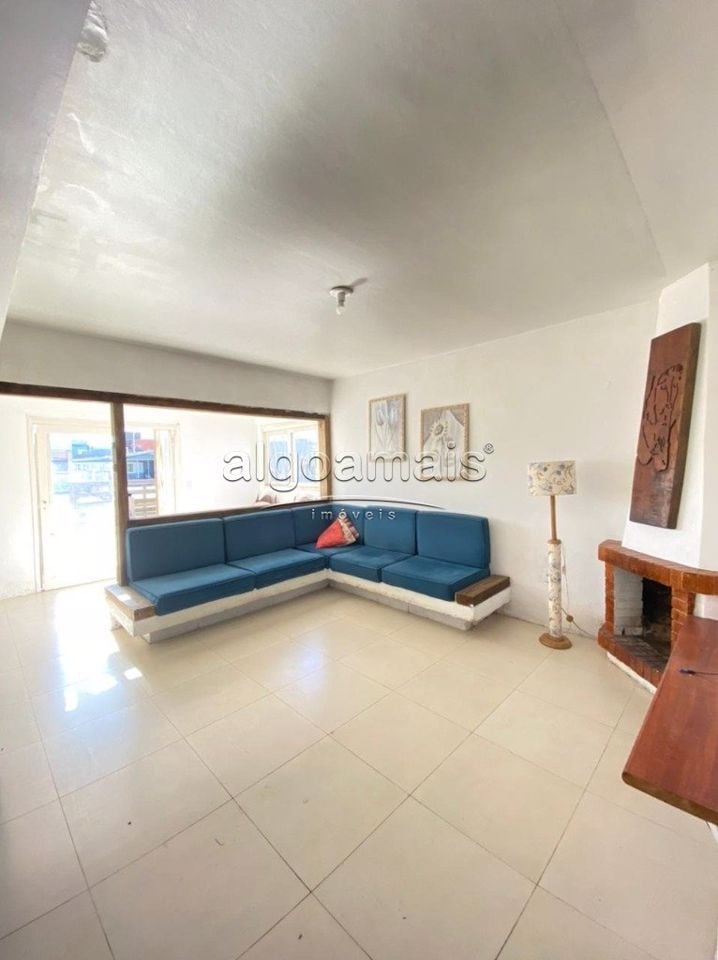 Casa à venda com 2 quartos, 130m² - Foto 2