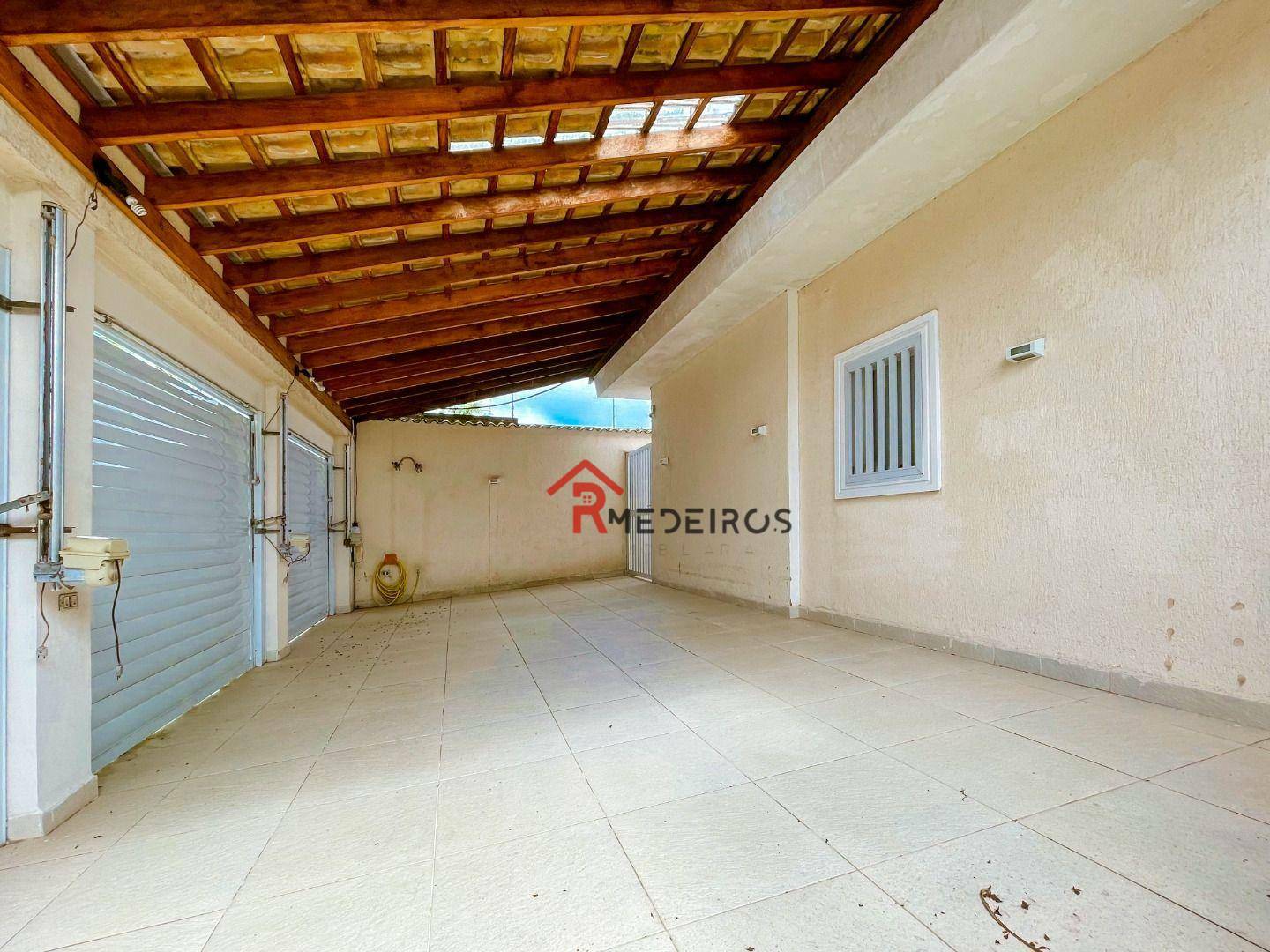 Casa à venda com 3 quartos, 360m² - Foto 1