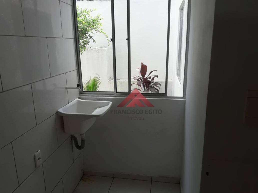 Apartamento à venda com 2 quartos, 42m² - Foto 3