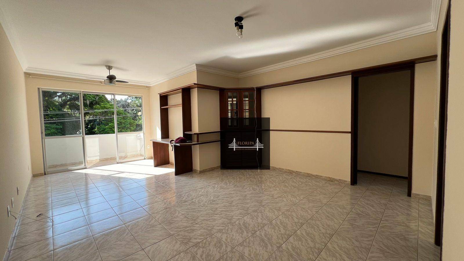 Apartamento à venda com 3 quartos, 117m² - Foto 1