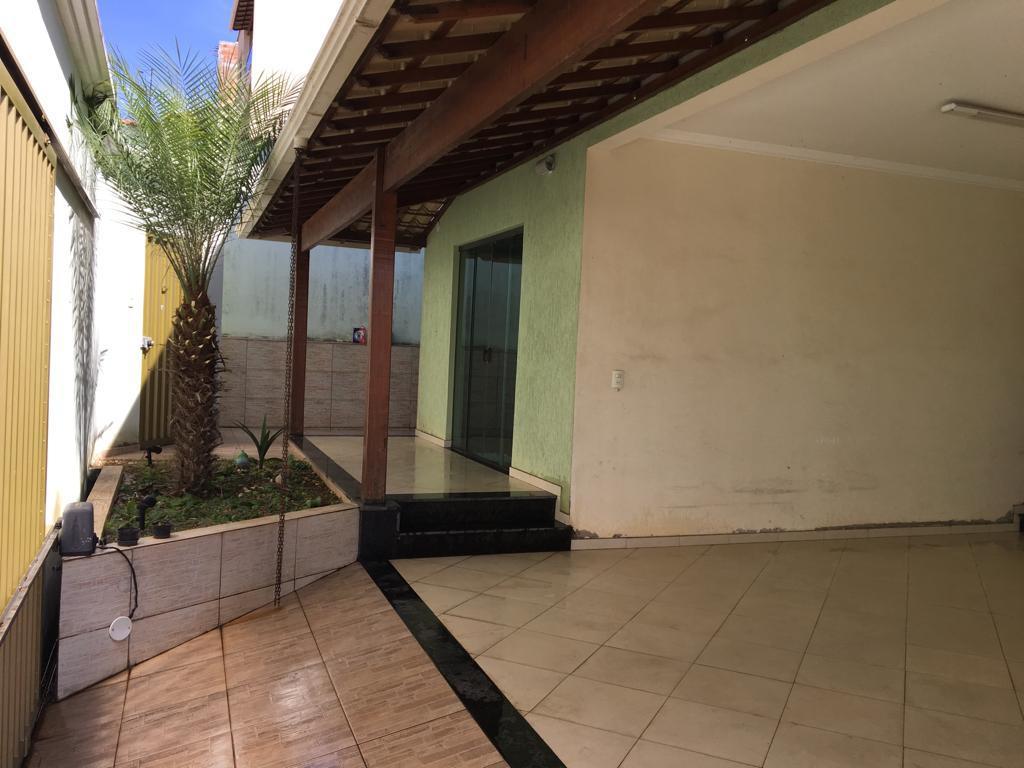 Casa à venda com 4 quartos, 274m² - Foto 2