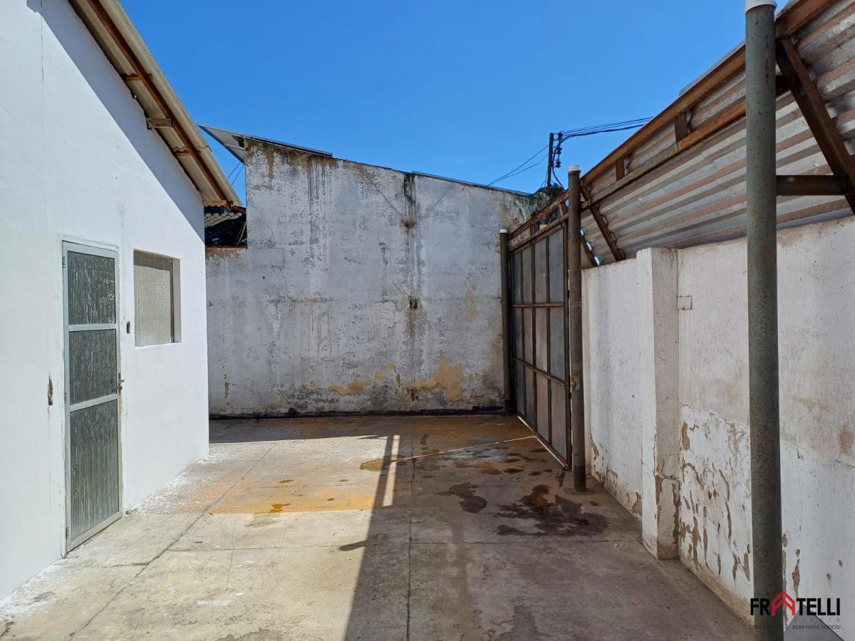 Casa à venda com 2 quartos, 200m² - Foto 3