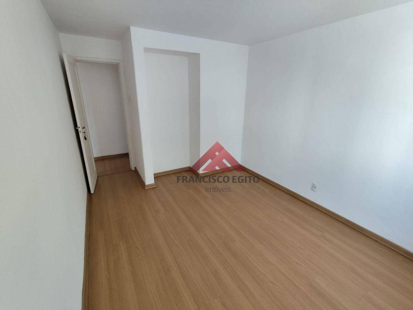 Apartamento à venda com 4 quartos, 110m² - Foto 4