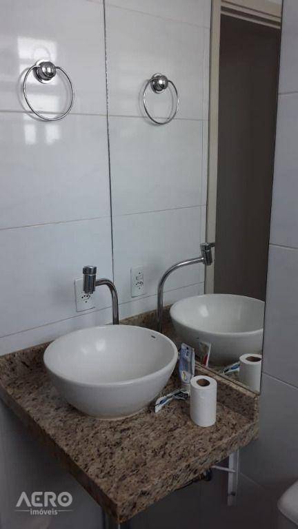 Apartamento à venda com 2 quartos, 45m² - Foto 3