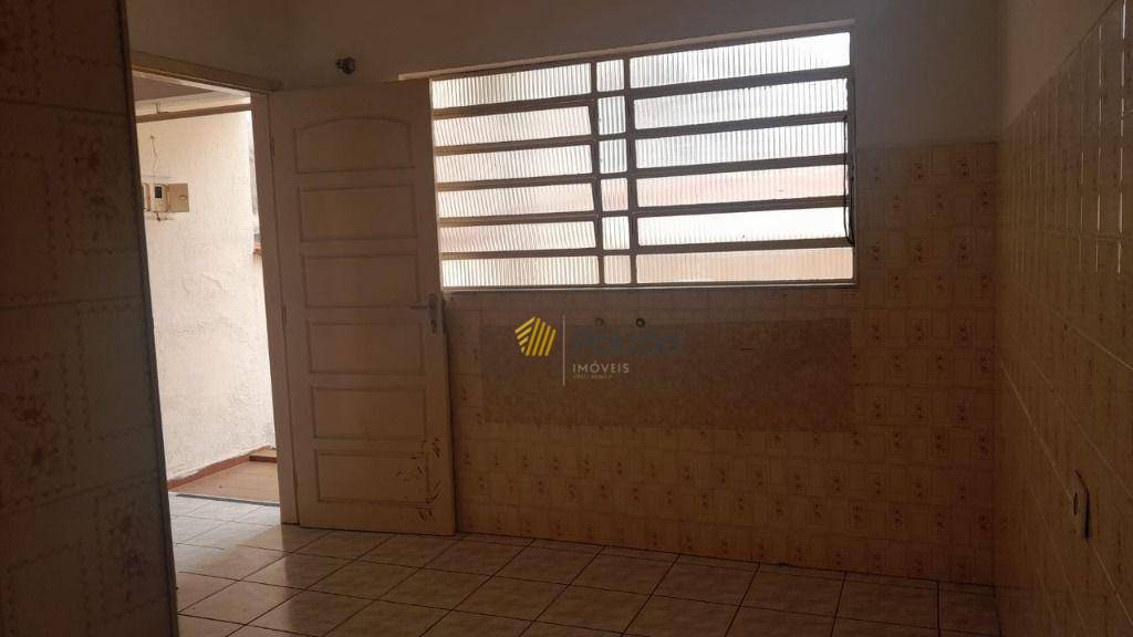 Casa para alugar com 4 quartos, 226m² - Foto 23