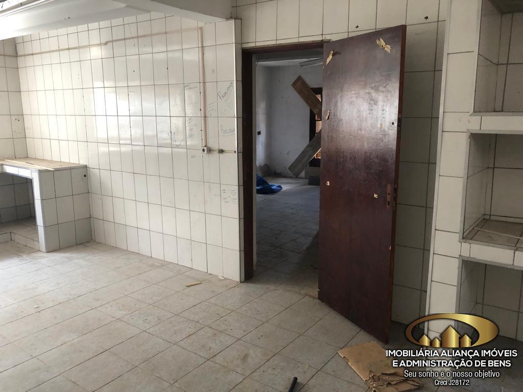 Casa à venda com 4 quartos, 320m² - Foto 14