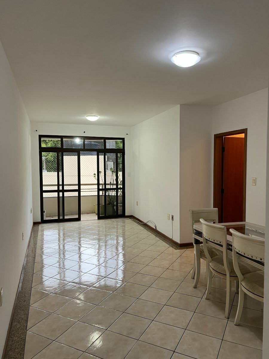 Apartamento à venda com 3 quartos, 96m² - Foto 2