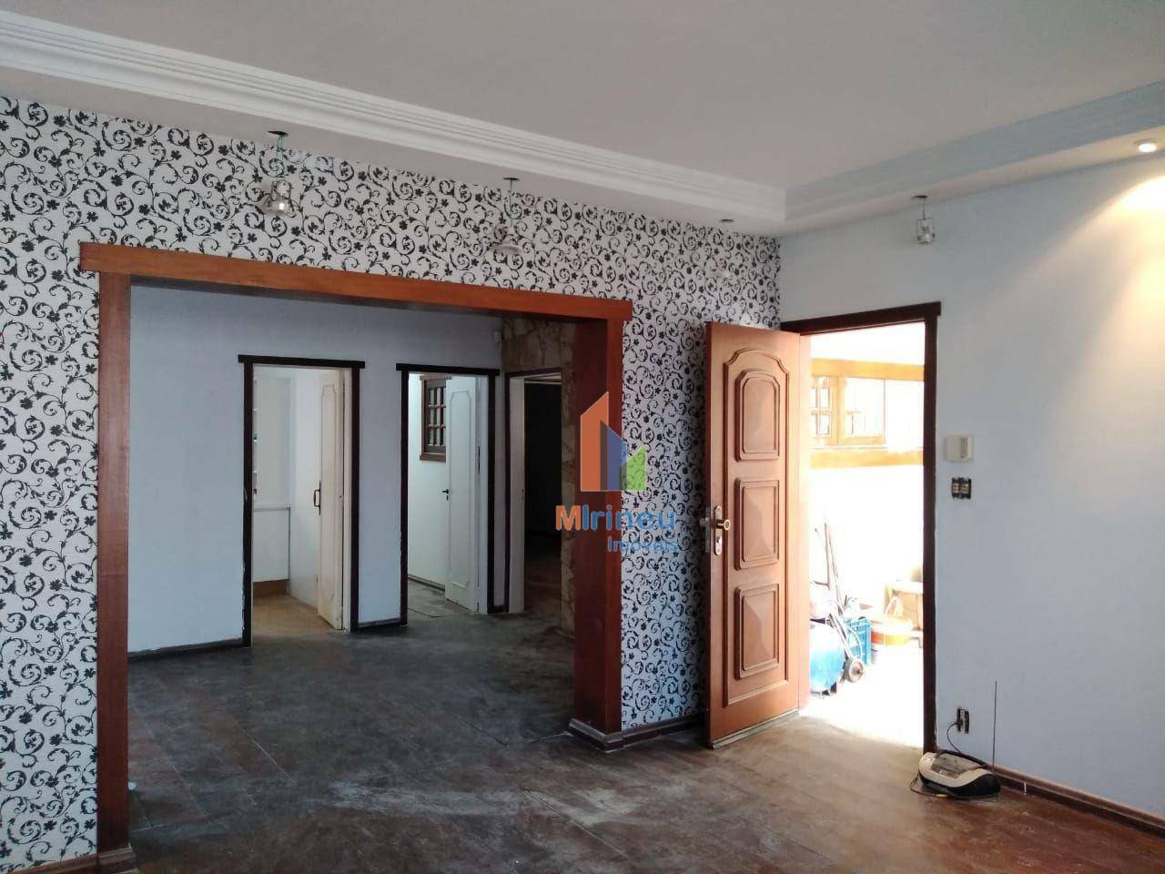 Casa à venda com 4 quartos, 169m² - Foto 1