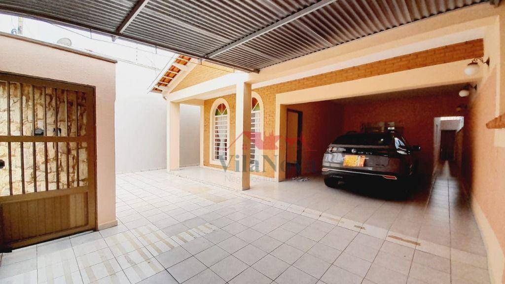 Casa, 3 quartos, 202 m² - Foto 1