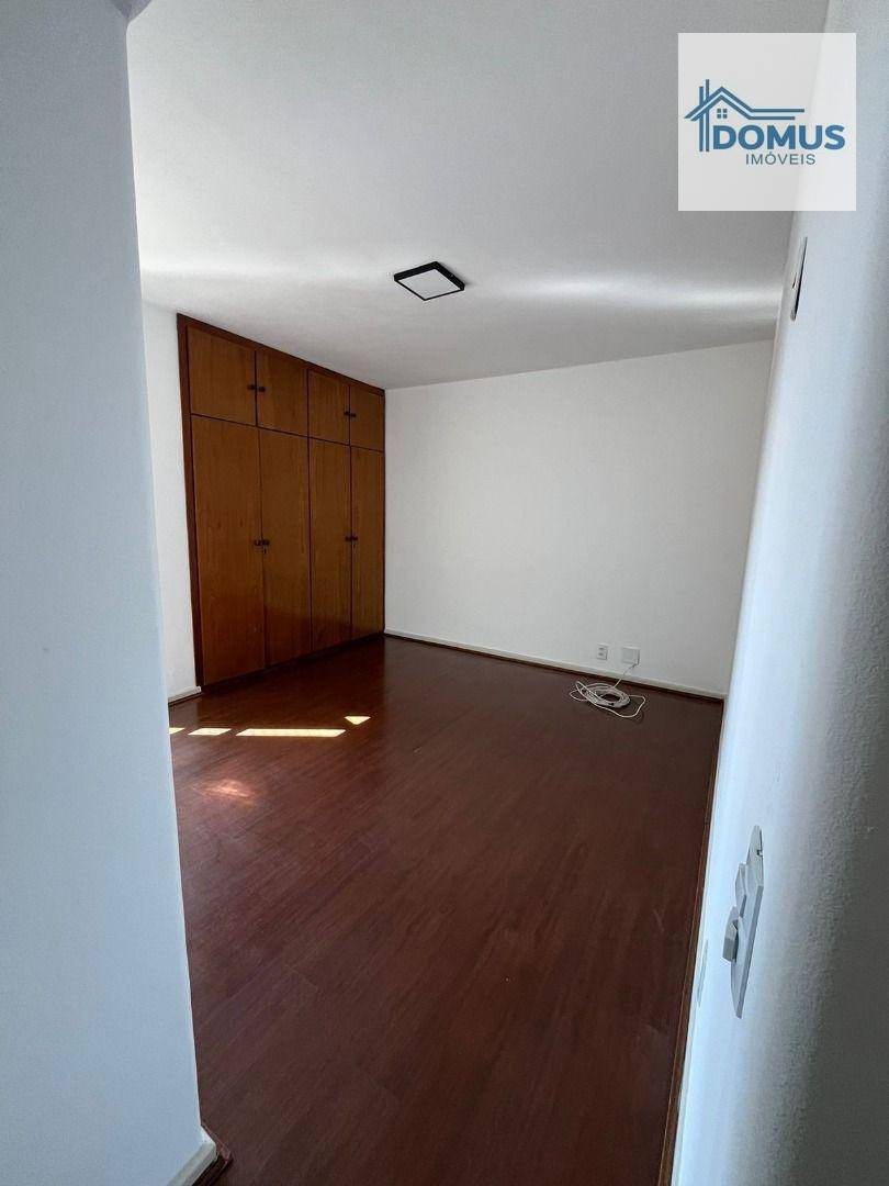 Apartamento para alugar com 4 quartos, 230m² - Foto 13