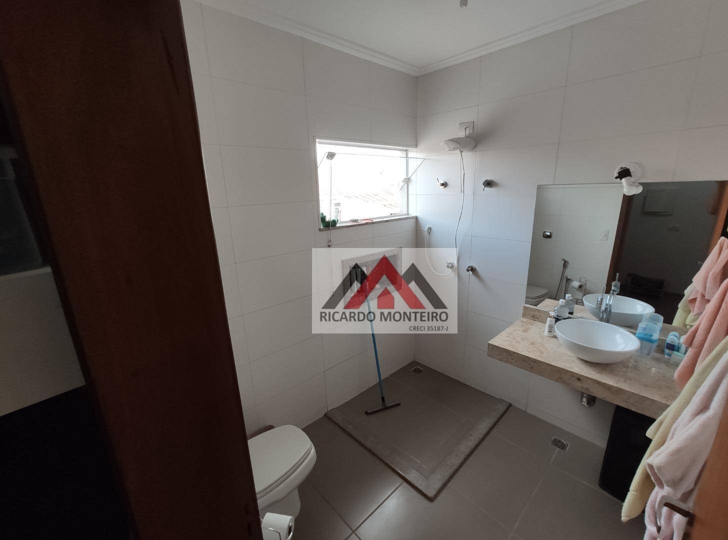 Casa à venda com 4 quartos, 210m² - Foto 19