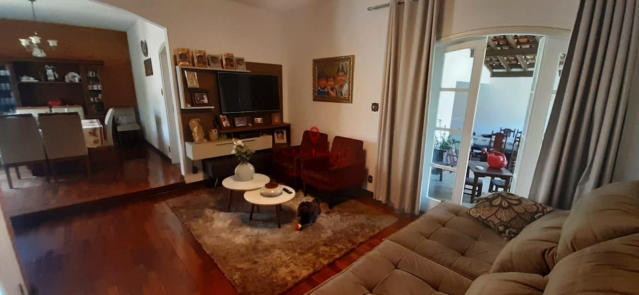 Casa à venda com 5 quartos, 300m² - Foto 1