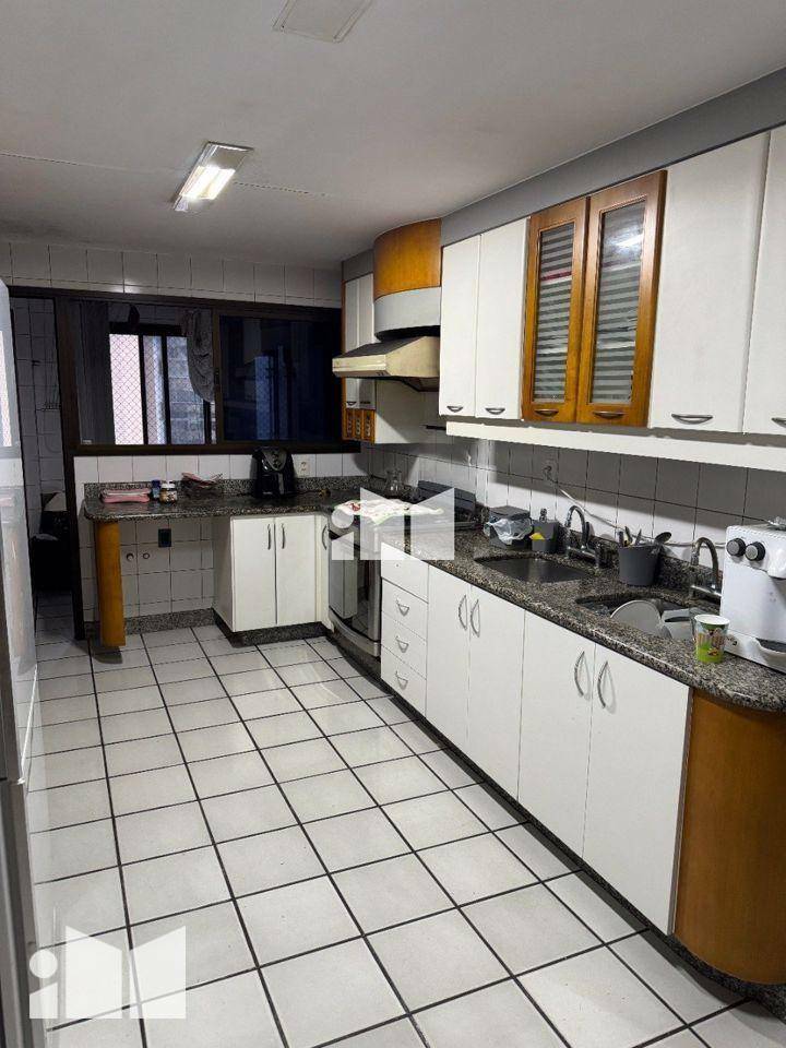 Apartamento à venda com 4 quartos, 330m² - Foto 17