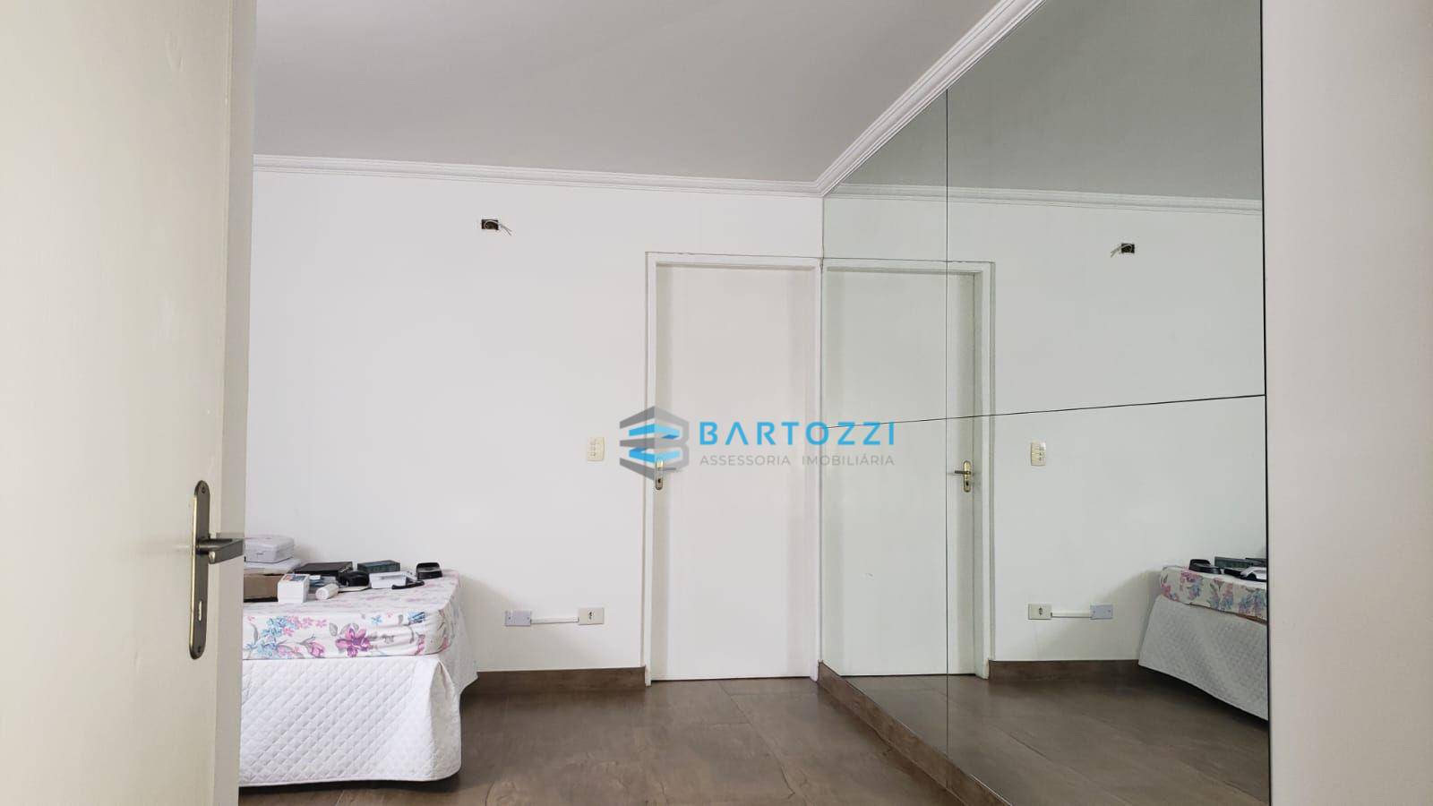 Casa à venda com 4 quartos, 222m² - Foto 14