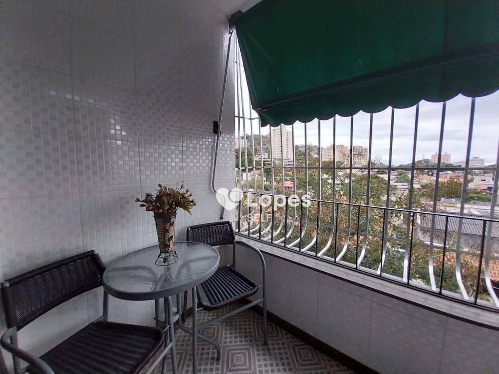 Apartamento à venda com 2 quartos, 80m² - Foto 2