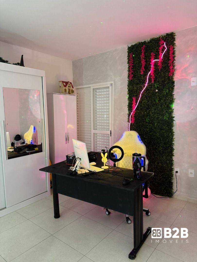 Casa à venda com 2 quartos, 108m² - Foto 3