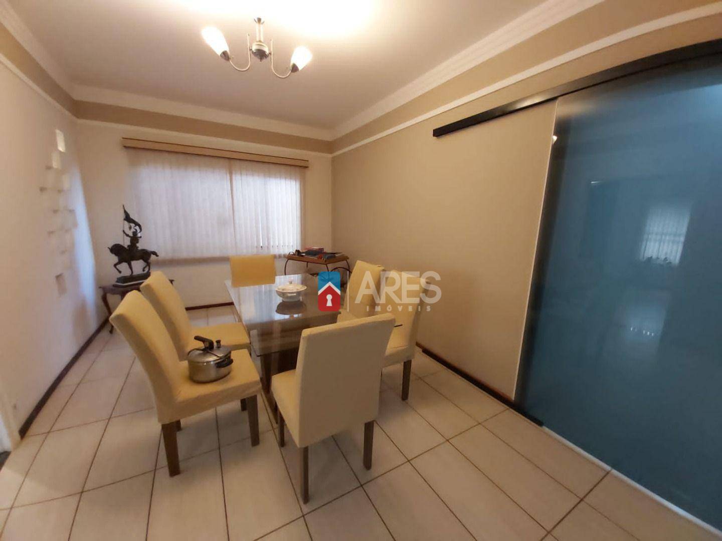 Casa à venda com 3 quartos, 230m² - Foto 3