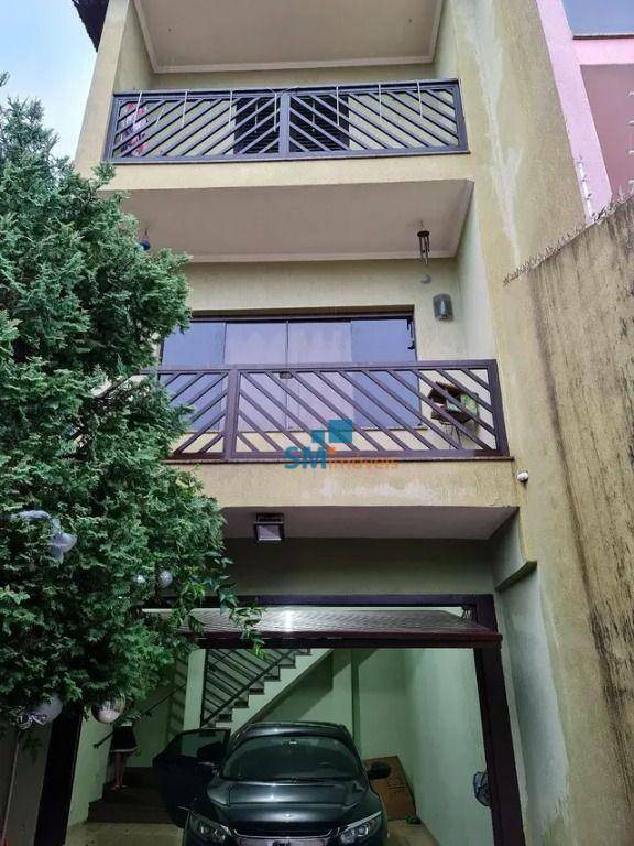 Sobrado à venda com 4 quartos, 250m² - Foto 1