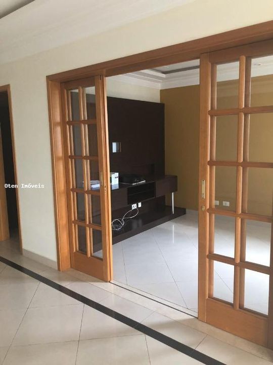 Apartamento à venda com 4 quartos, 203m² - Foto 2