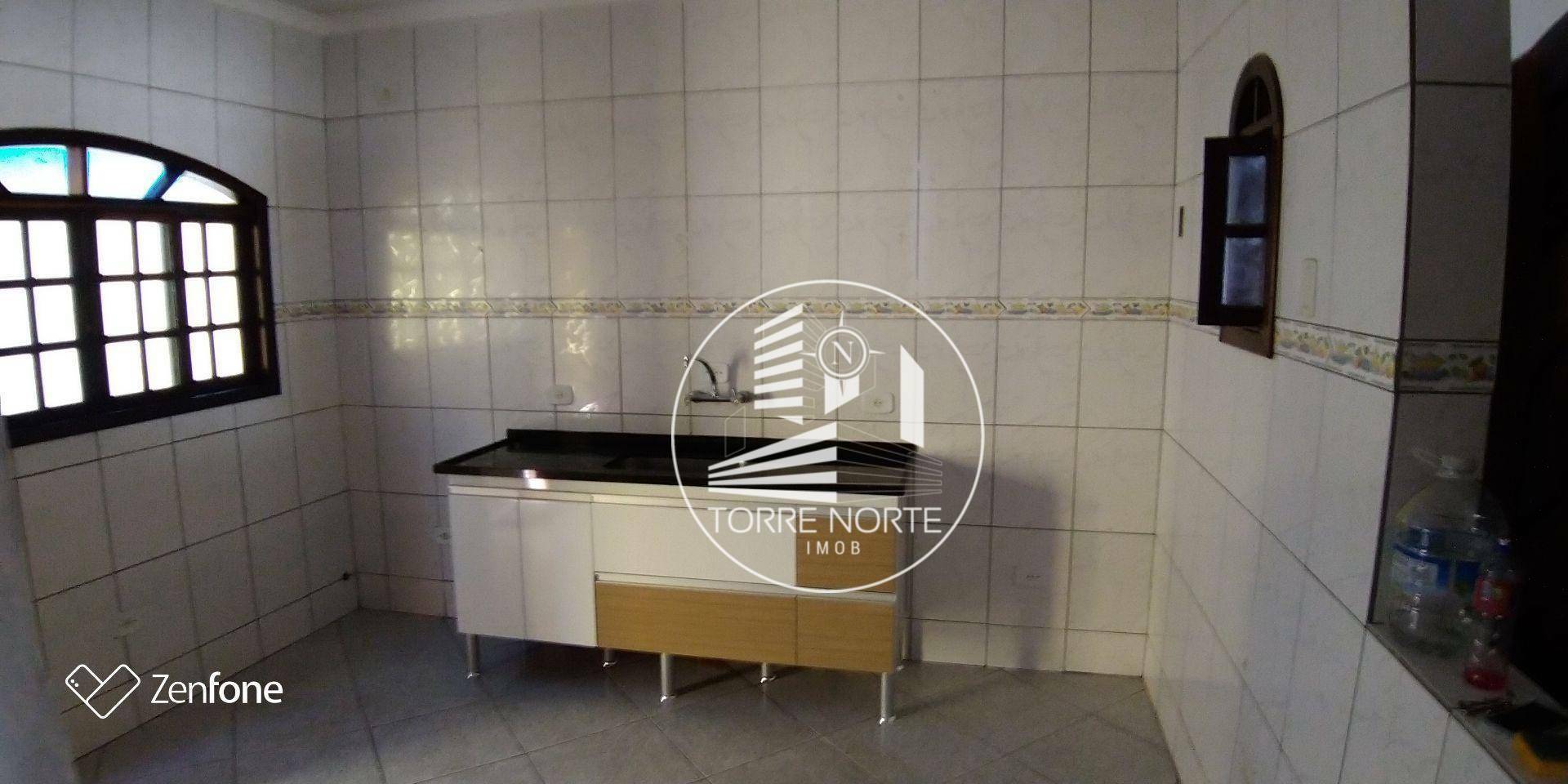 Sobrado à venda com 4 quartos, 200m² - Foto 2