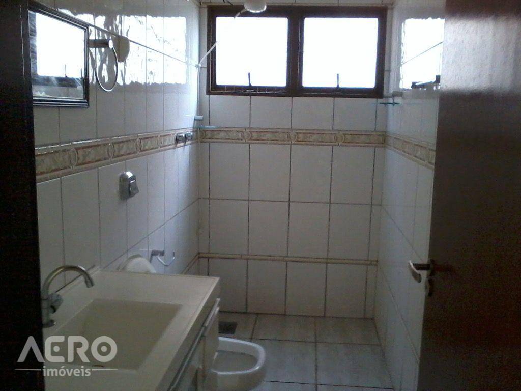 Casa à venda com 2 quartos, 70m² - Foto 2