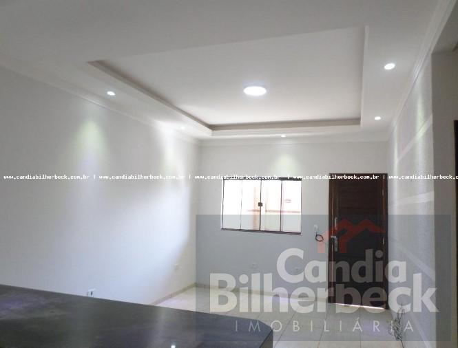 Casa à venda com 3 quartos, 250m² - Foto 2