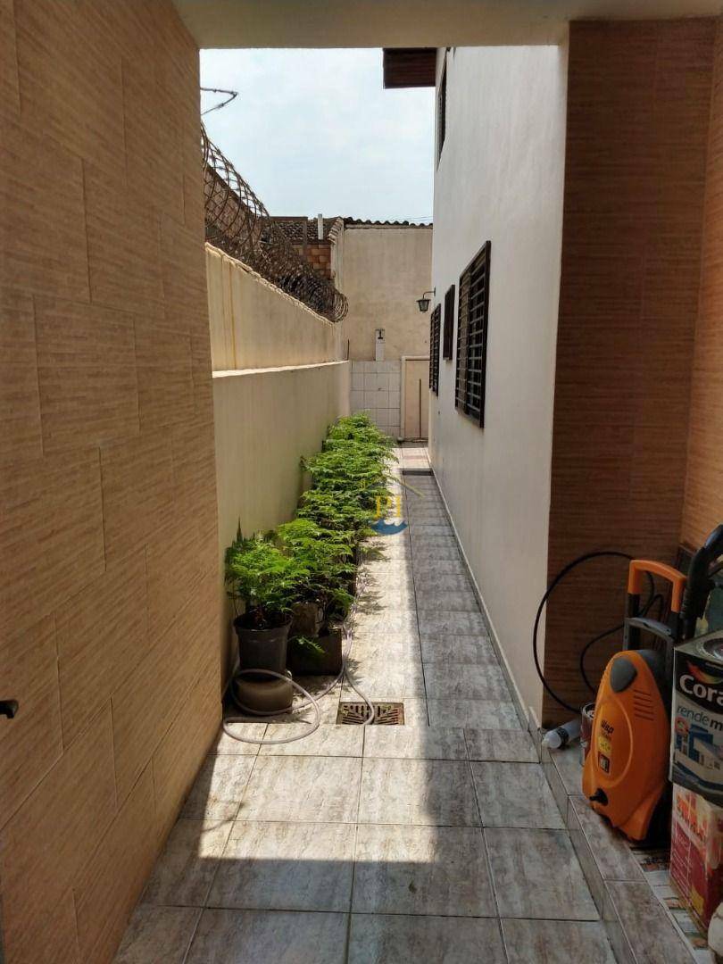 Casa à venda com 3 quartos, 1m² - Foto 3