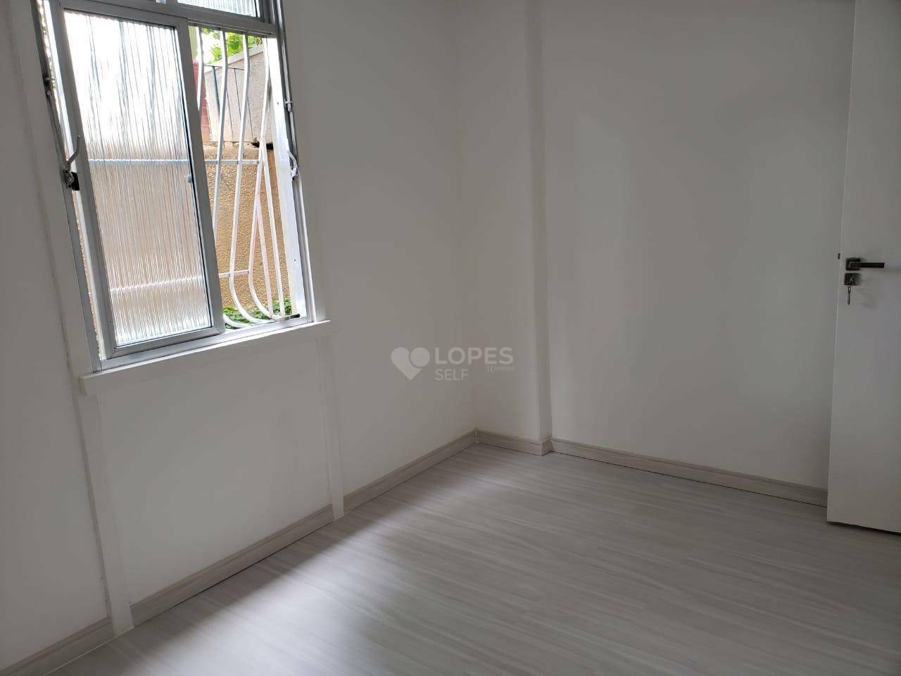 Apartamento à venda com 2 quartos, 64m² - Foto 2