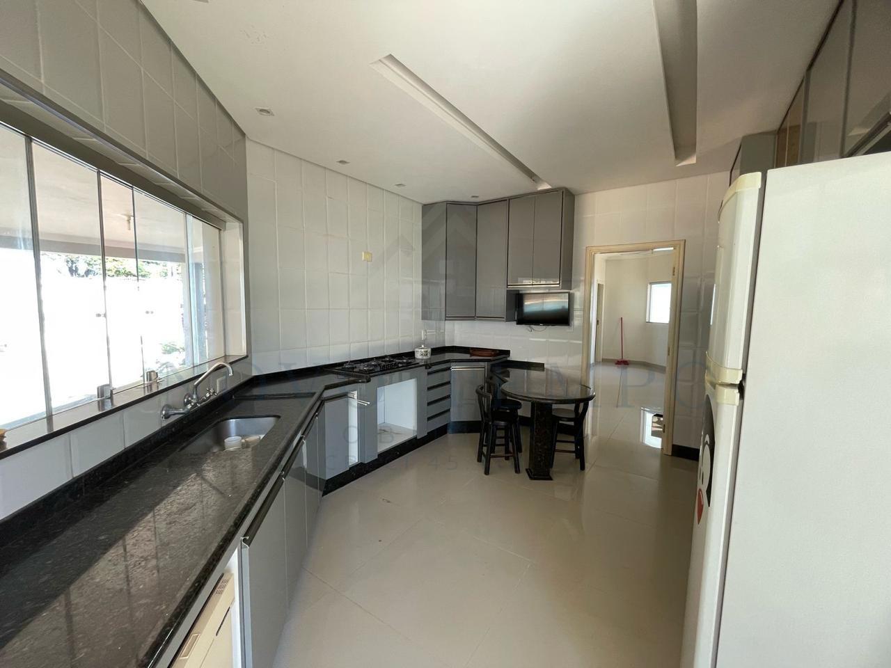 Casa à venda com 3 quartos, 337m² - Foto 3