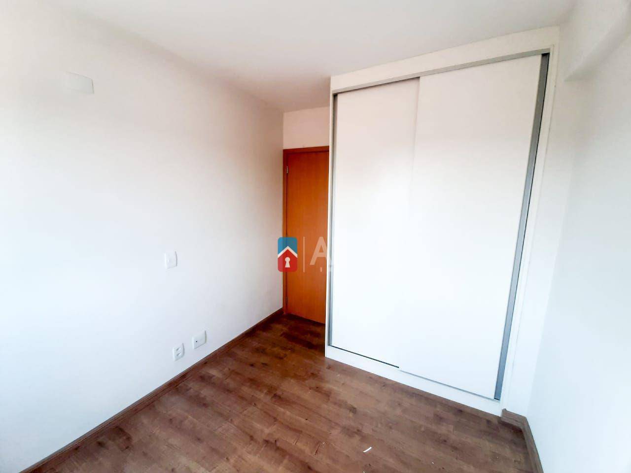 Apartamento para alugar com 3 quartos, 76m² - Foto 9