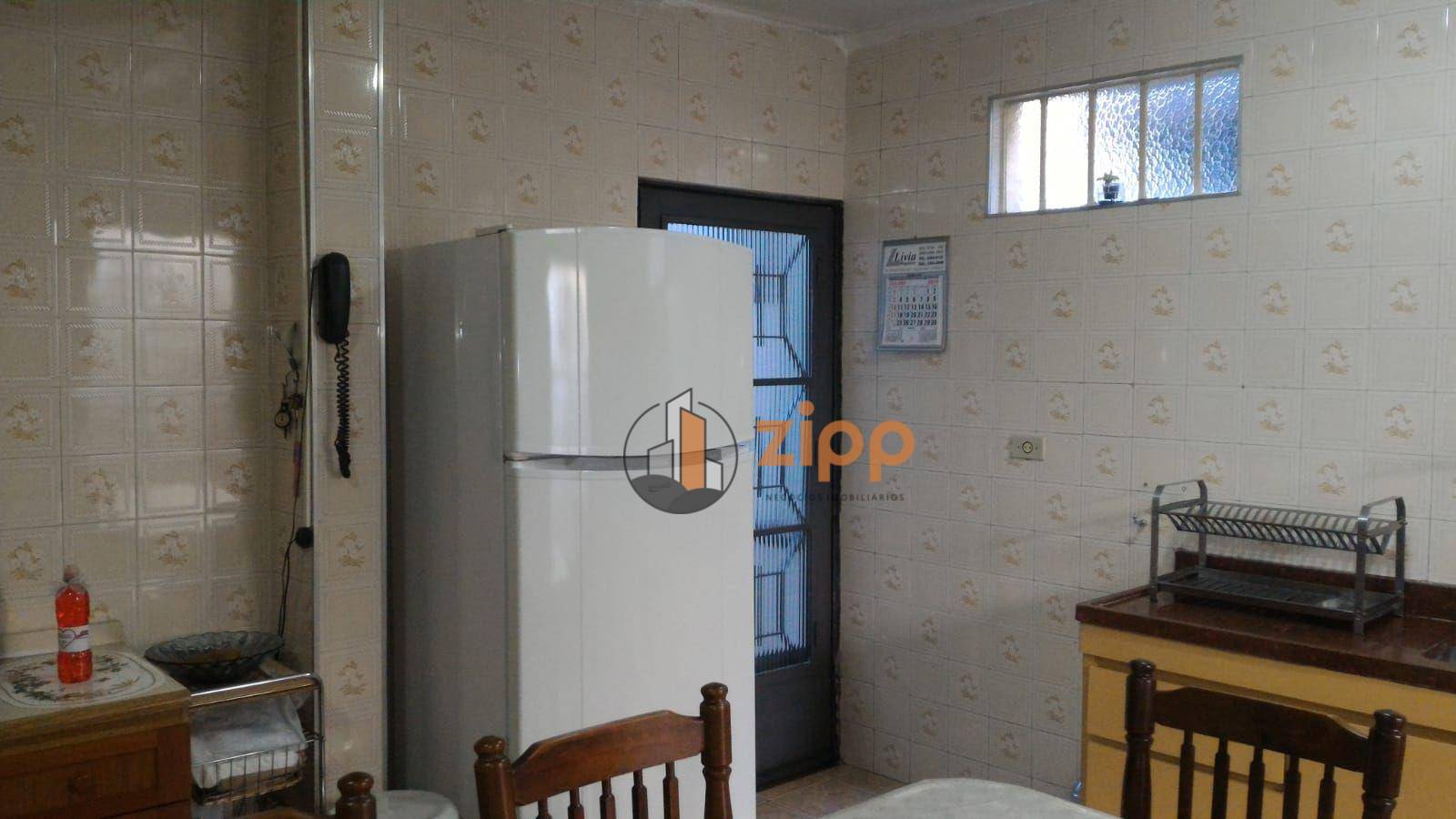 Casa à venda com 2 quartos, 155m² - Foto 2